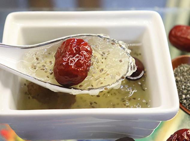 Yến chưng đường phèn hạt chia táo đỏ