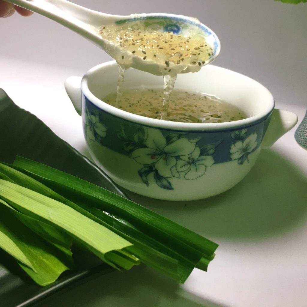 Yến chưng đường phèn hạt chia lá dứa