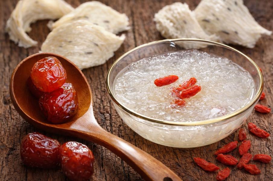 Món yến chưng táo đỏ rất bổ dưỡng đối với các mẹ bầu