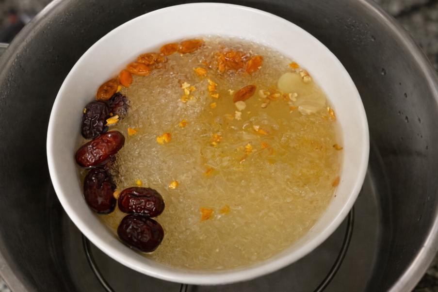 Chưng yến thường từ 20 - 40 phút, tùy vào mỗi loại yến